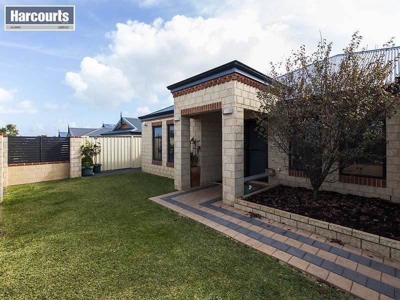 31 Tableland Way, Carramar WA 6031