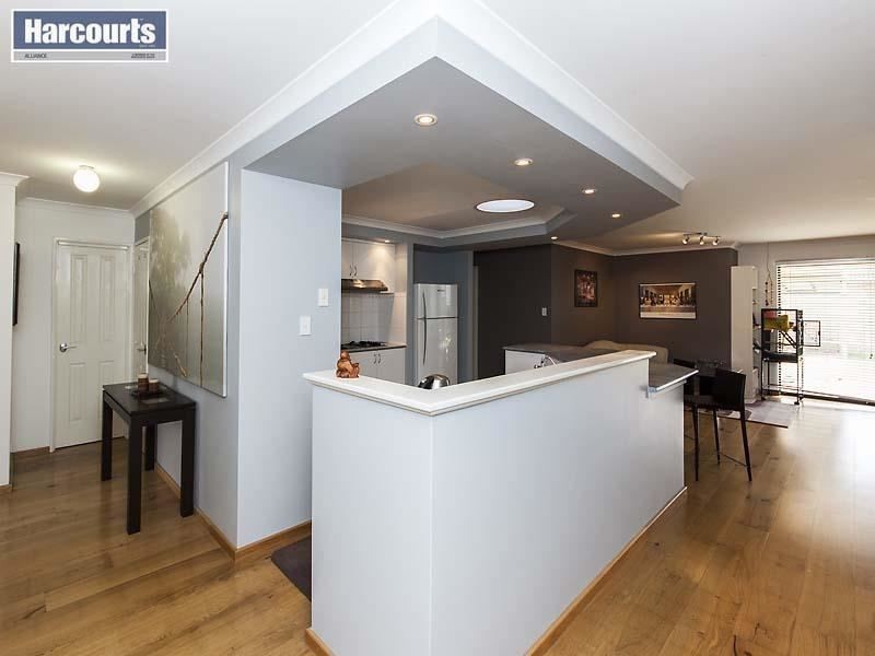31 Tableland Way, Carramar WA 6031