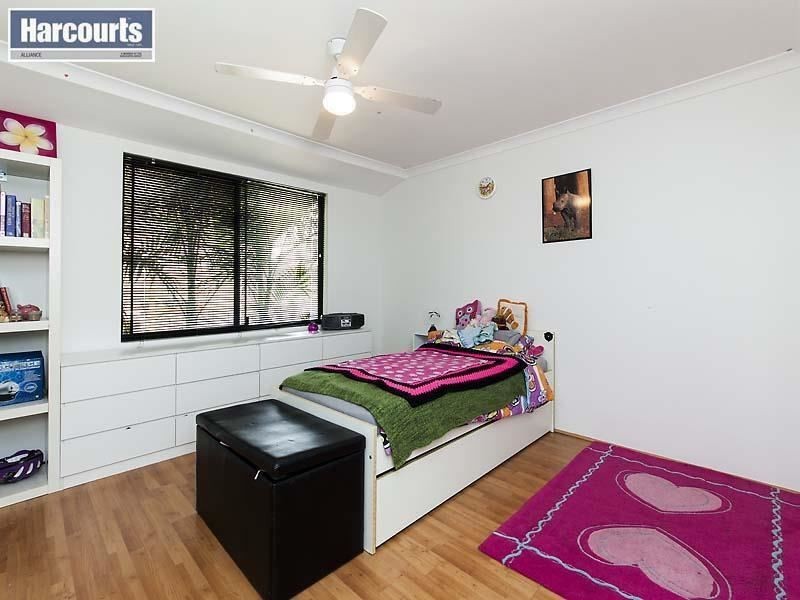 31 Tableland Way, Carramar WA 6031
