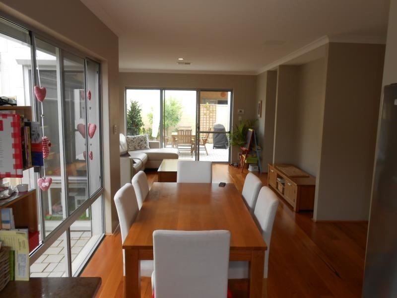 39 Nashville Loop, Currambine WA 6028