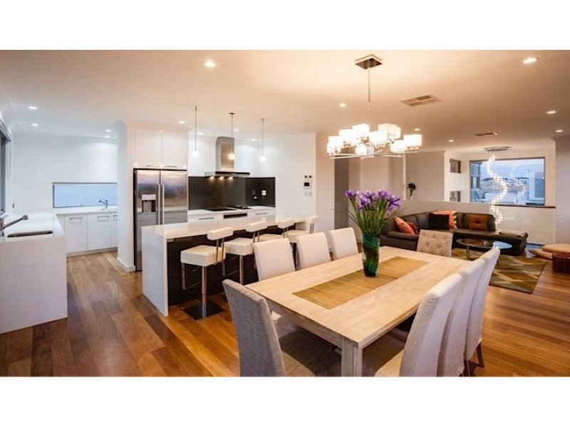 16 BLACKPOOL PROMENADE, Iluka WA 6028