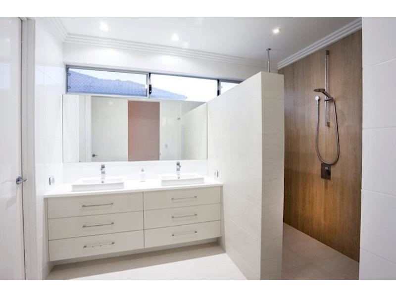 16 BLACKPOOL PROMENADE, Iluka WA 6028