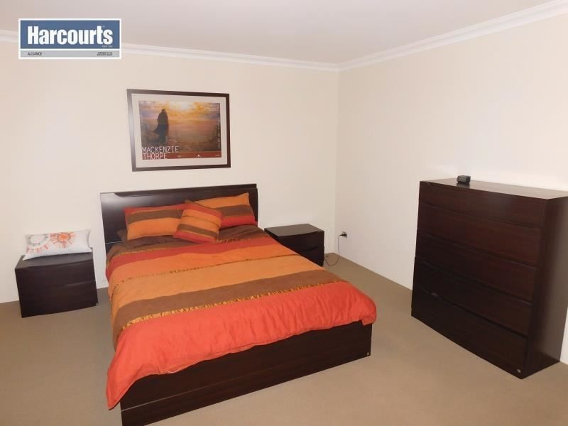 54 Selkirk Drive, Kinross WA 6028