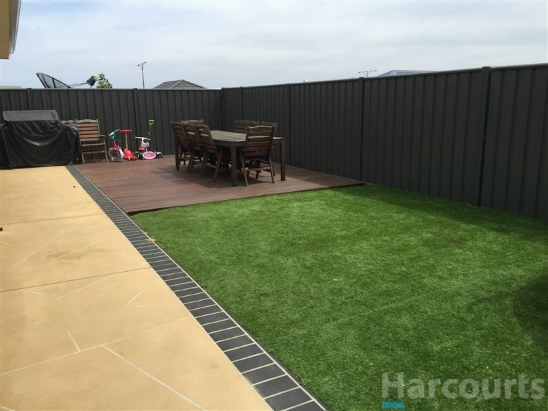 32 LESCHENAULT LOOP, Banksia Grove WA 6031