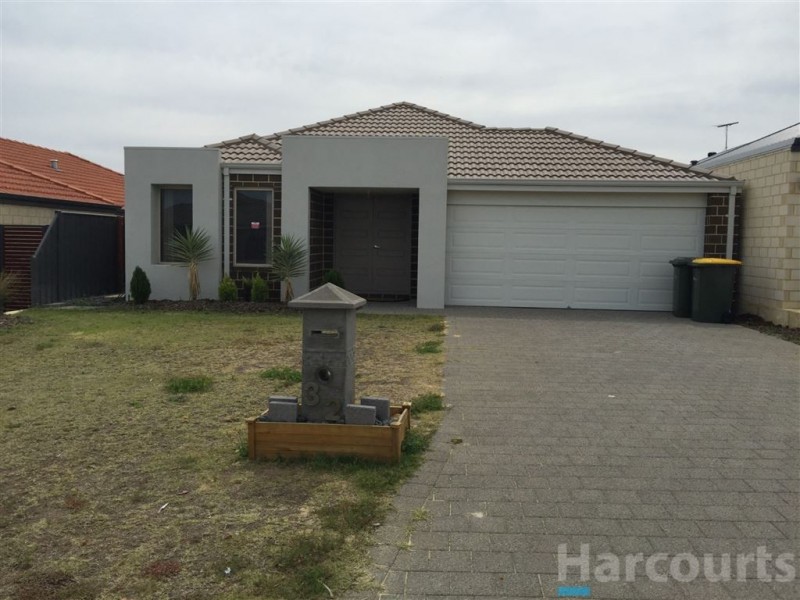 32 LESCHENAULT LOOP, Banksia Grove WA 6031