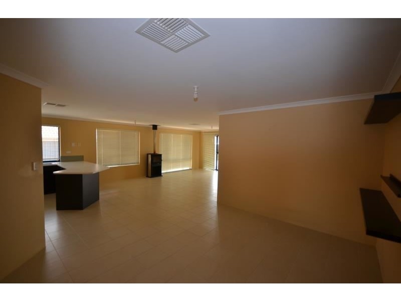 12 OLIGANTHA ELBOW, Banksia Grove WA 6031