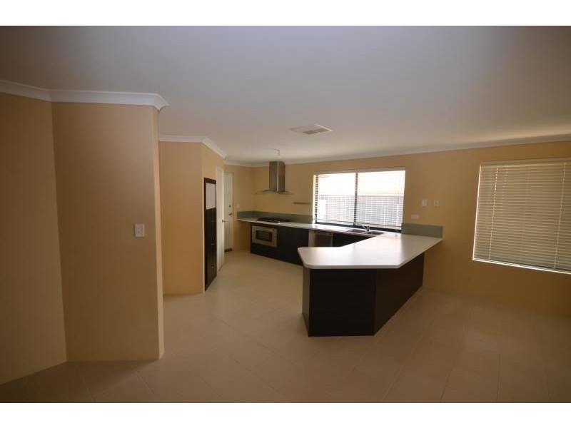 12 OLIGANTHA ELBOW, Banksia Grove WA 6031
