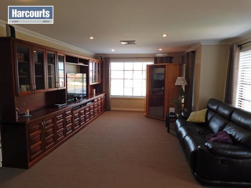 19 SAVONA GROVE, Mindarie WA 6030