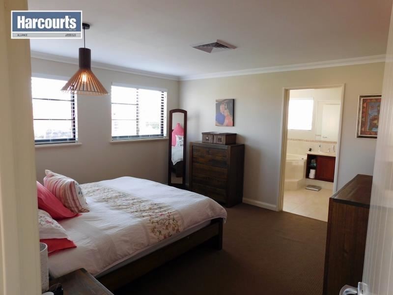 19 SAVONA GROVE, Mindarie WA 6030