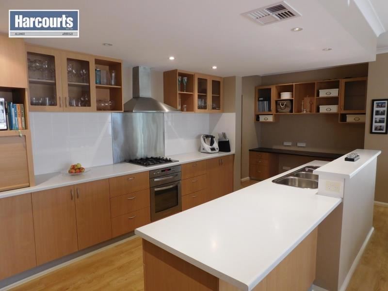 28 Seaspray Crescent, Jindalee WA 6036