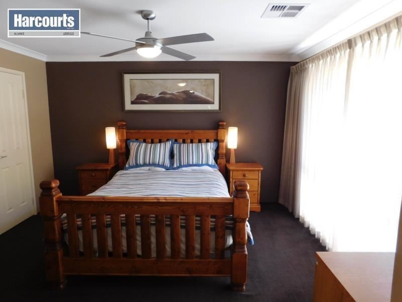 28 Seaspray Crescent, Jindalee WA 6036