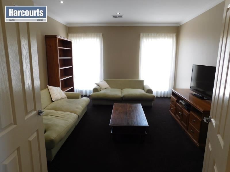 28 Seaspray Crescent, Jindalee WA 6036