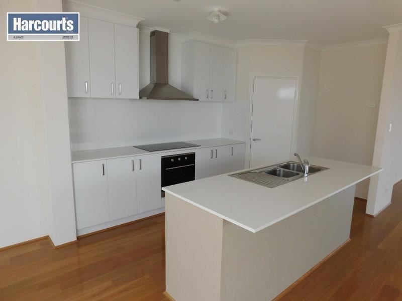 6 Tinsel Street, Yanchep WA 6035