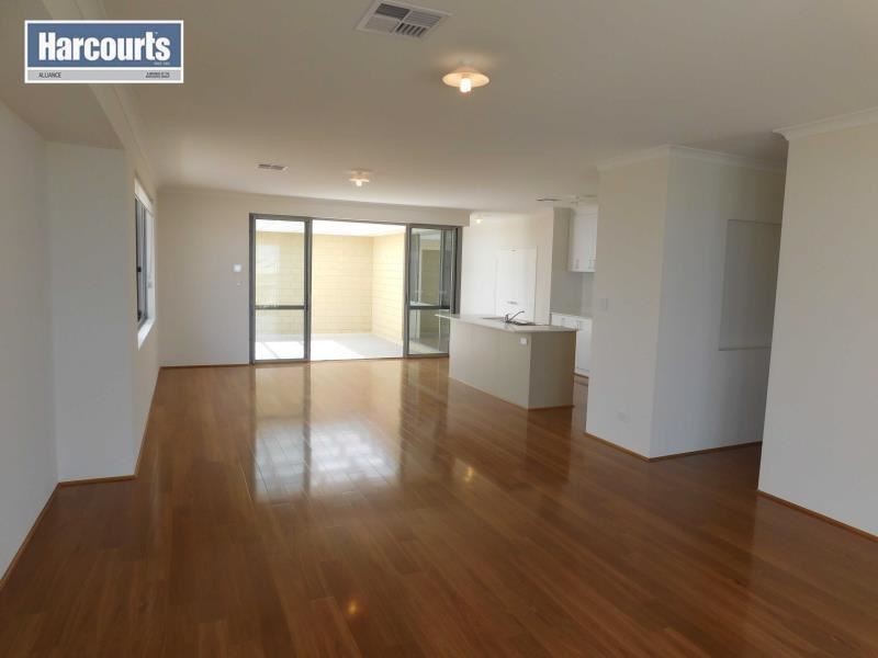 6 Tinsel Street, Yanchep WA 6035