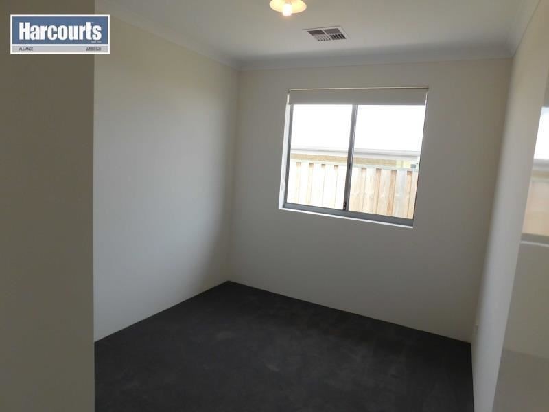 6 Tinsel Street, Yanchep WA 6035