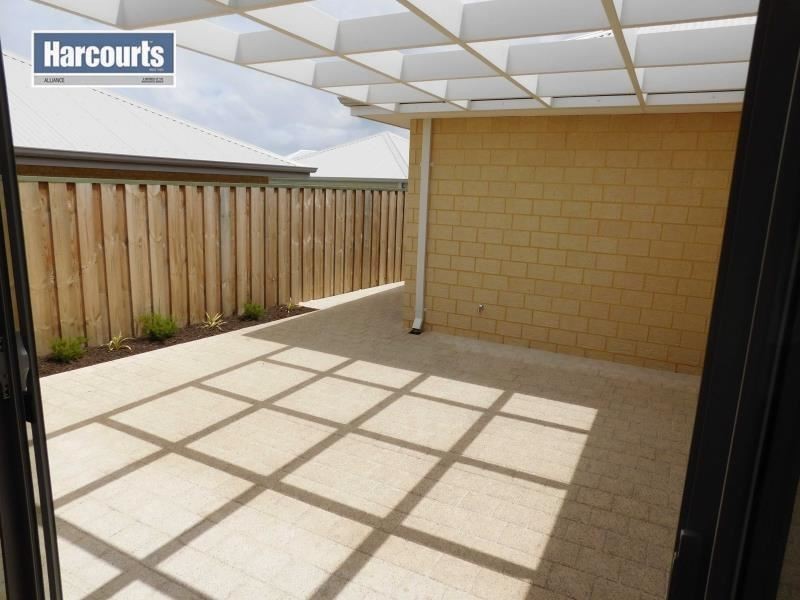 6 Tinsel Street, Yanchep WA 6035