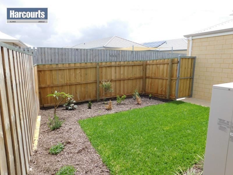 6 Tinsel Street, Yanchep WA 6035