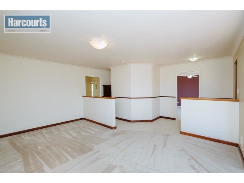 8 LOWANA COURT, Currambine WA 6028