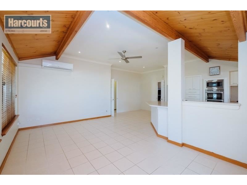 8 LOWANA COURT, Currambine WA 6028