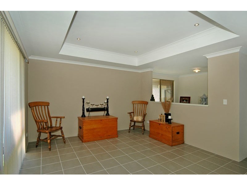 17 Shiralee Bend, Carramar WA 6031