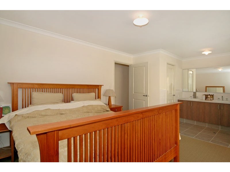 17 Shiralee Bend, Carramar WA 6031