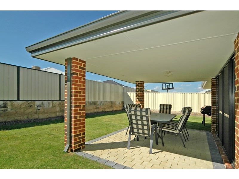17 Shiralee Bend, Carramar WA 6031
