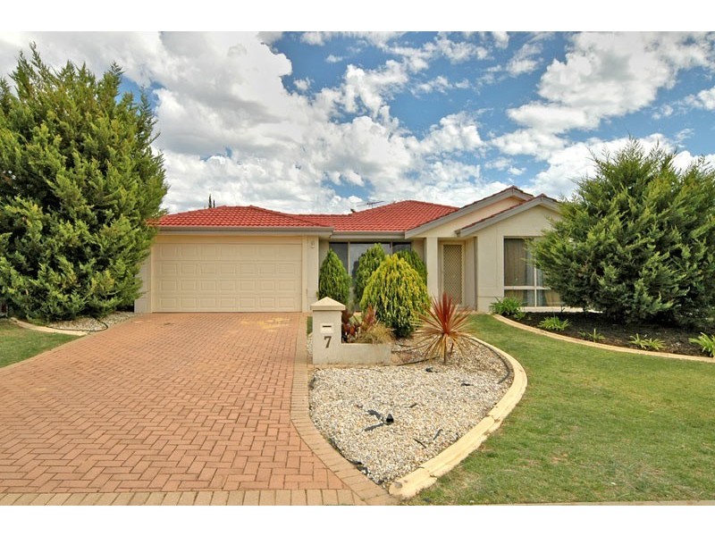 7 Nairana Place, Currambine WA 6028