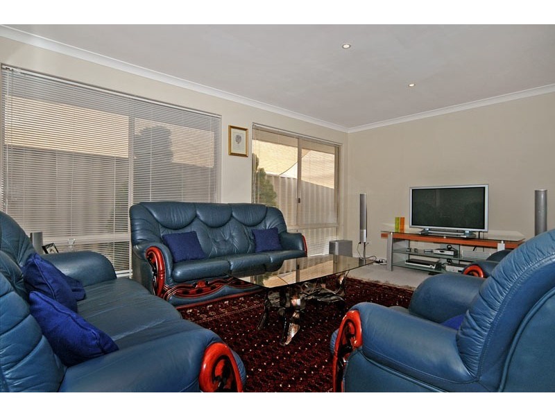 7 Nairana Place, Currambine WA 6028