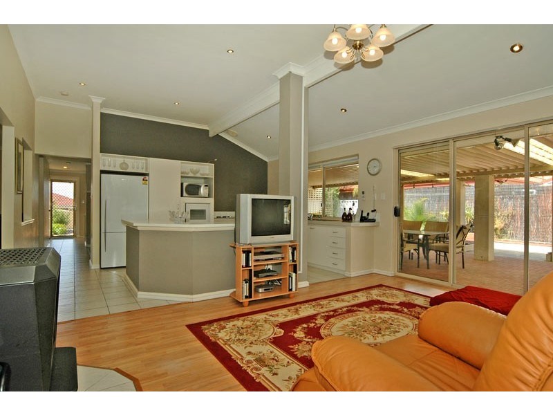 7 Nairana Place, Currambine WA 6028