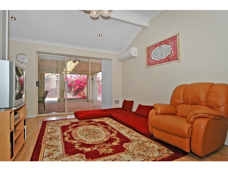 7 Nairana Place, Currambine WA 6028