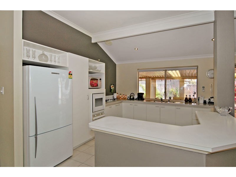 7 Nairana Place, Currambine WA 6028