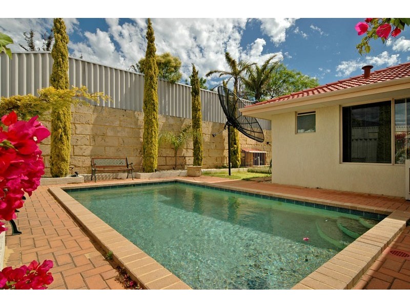 7 Nairana Place, Currambine WA 6028