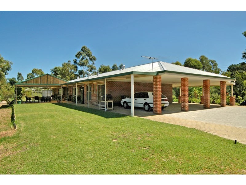 576 Neaves Road, Mariginiup WA 6065