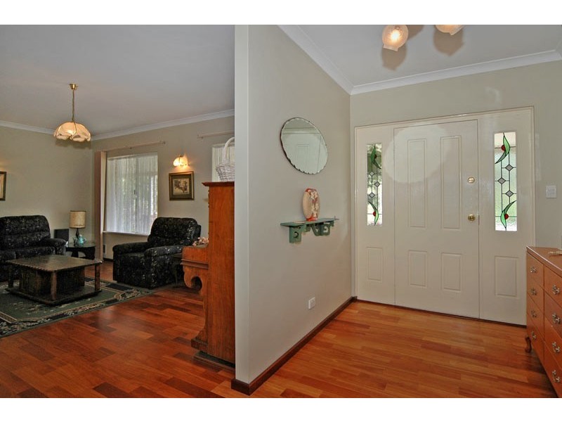 576 Neaves Road, Mariginiup WA 6065