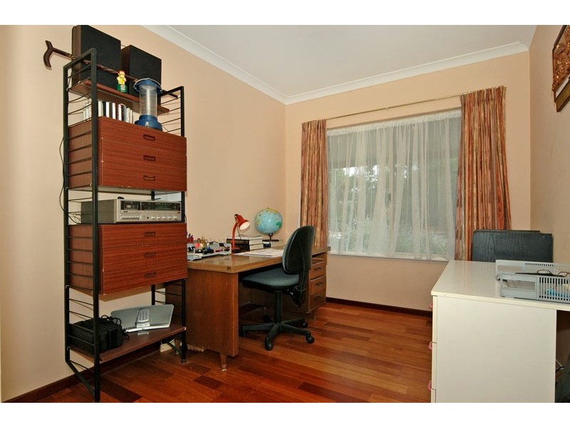 576 Neaves Road, Mariginiup WA 6065