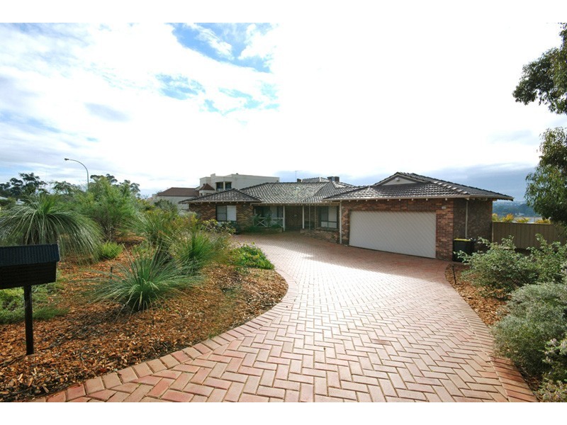 4 Setoma Court, Joondalup WA 6027