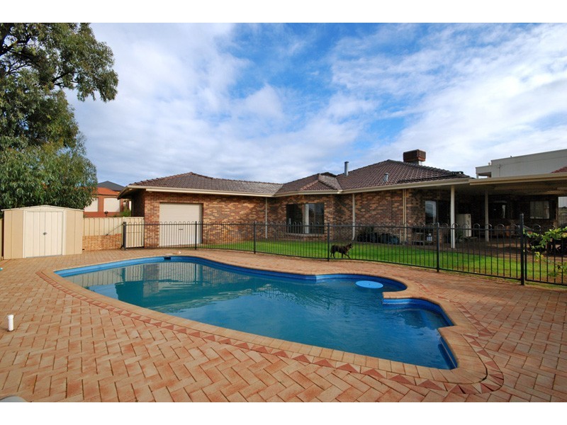 4 Setoma Court, Joondalup WA 6027