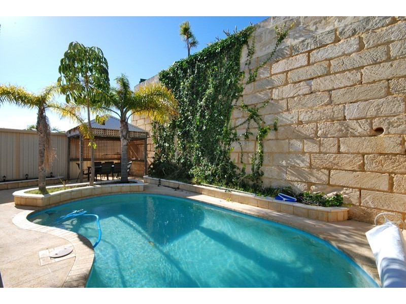 18 Providence Drive, Currambine WA 6028