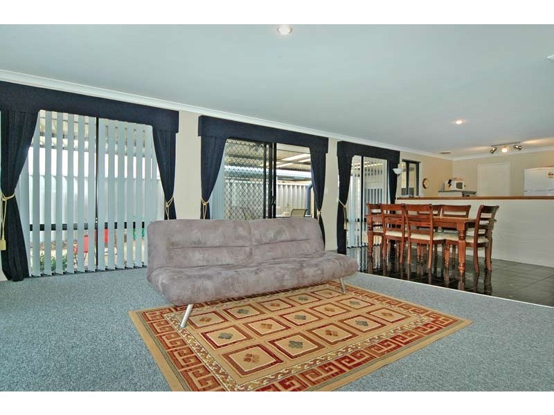 9 Beefwood Street, Banksia Grove WA 6031