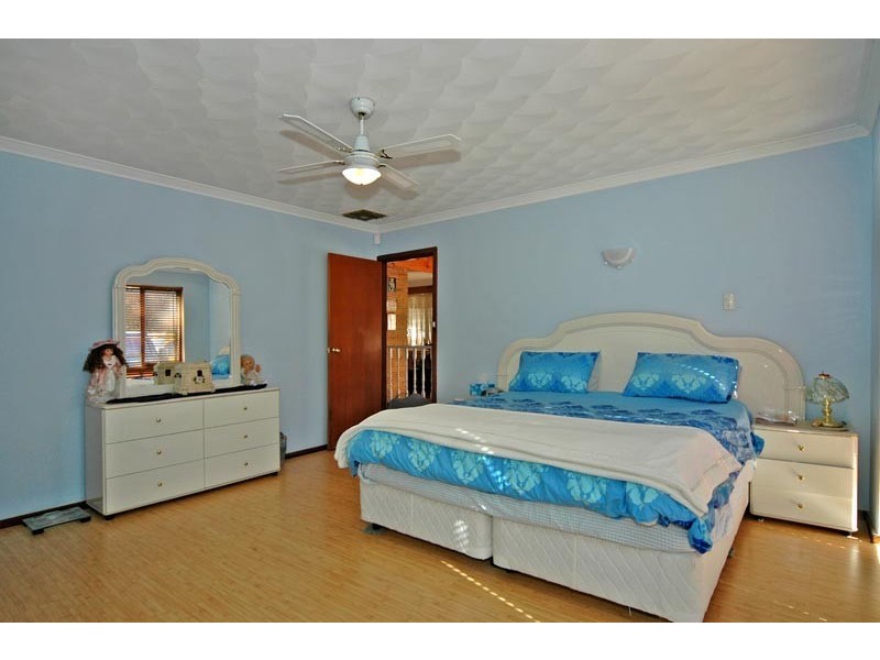 29 Bushland Retreat, Carramar WA 6031