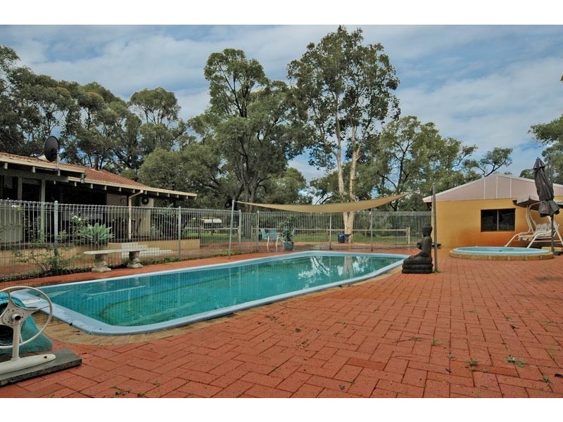 29 Bushland Retreat, Carramar WA 6031