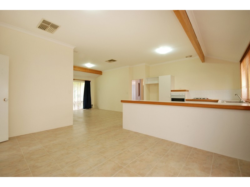 14 Clevland Court, Marangaroo WA 6064