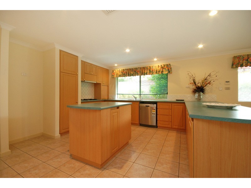 10 Canterbury Circle, Currambine WA 6028