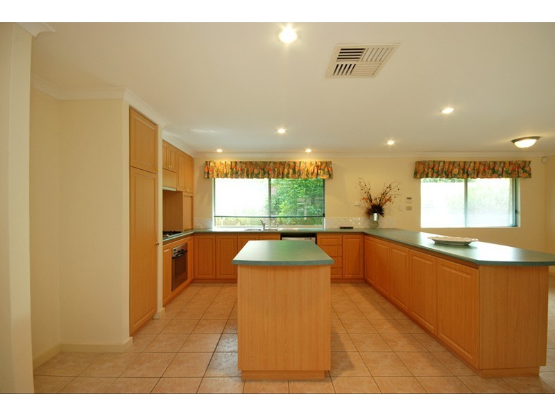 10 Canterbury Circle, Currambine WA 6028