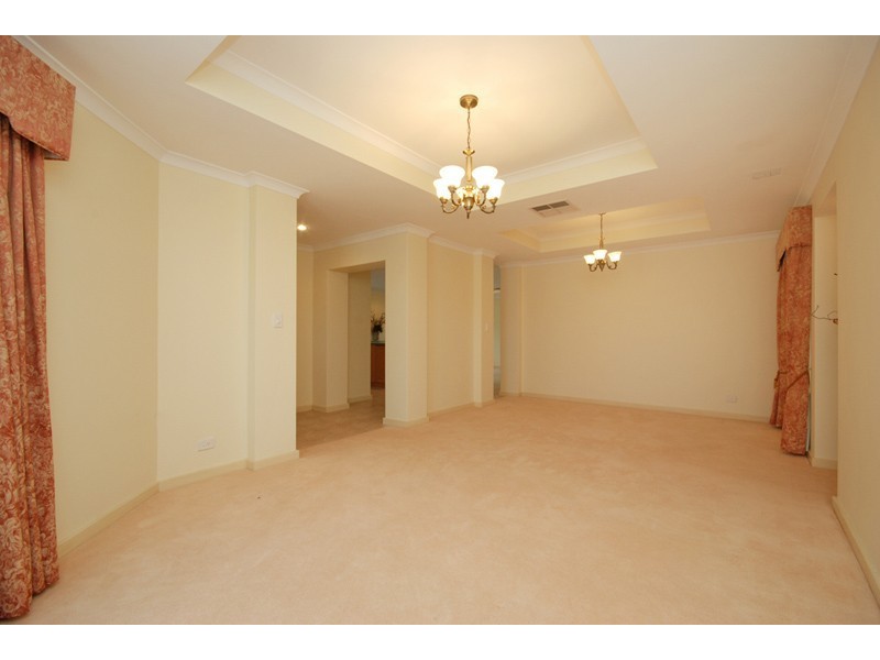 10 Canterbury Circle, Currambine WA 6028