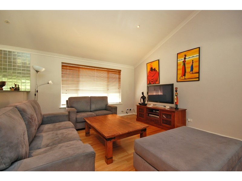 2 Pilgrim Place, Currambine WA 6028