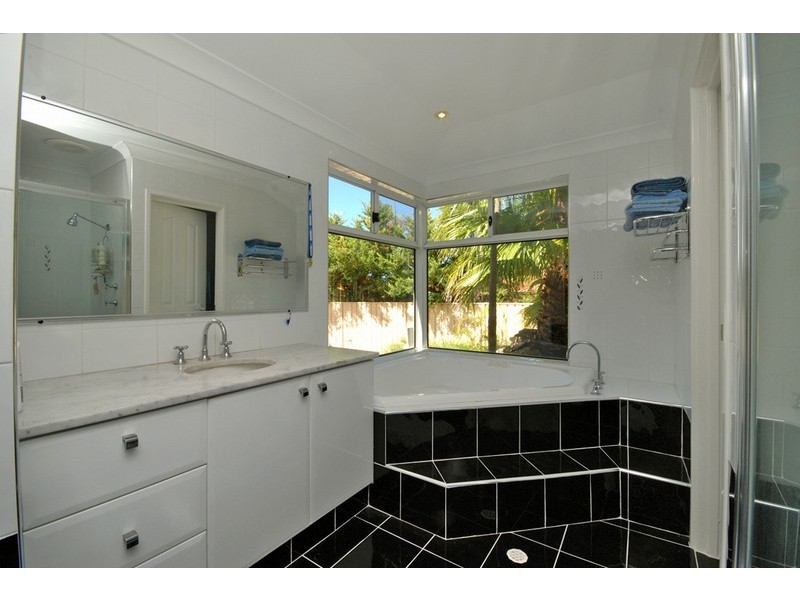 2 Pilgrim Place, Currambine WA 6028