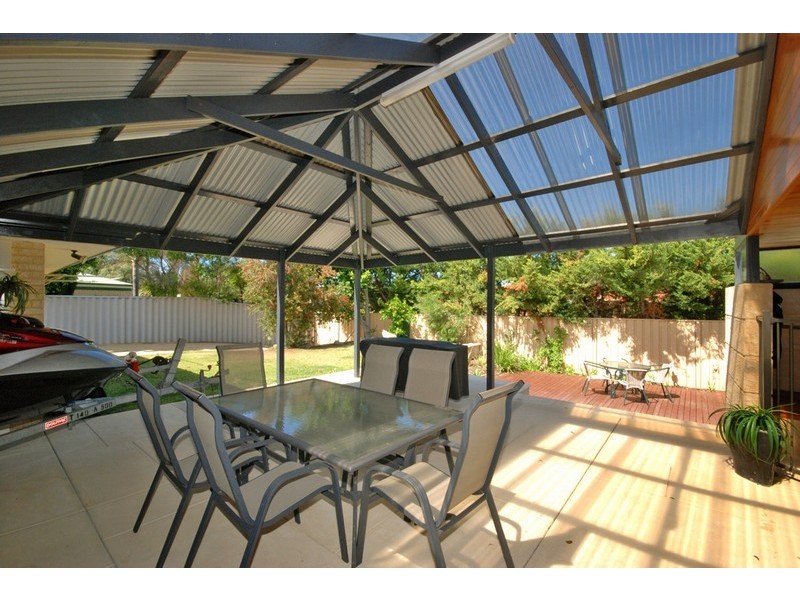 2 Pilgrim Place, Currambine WA 6028