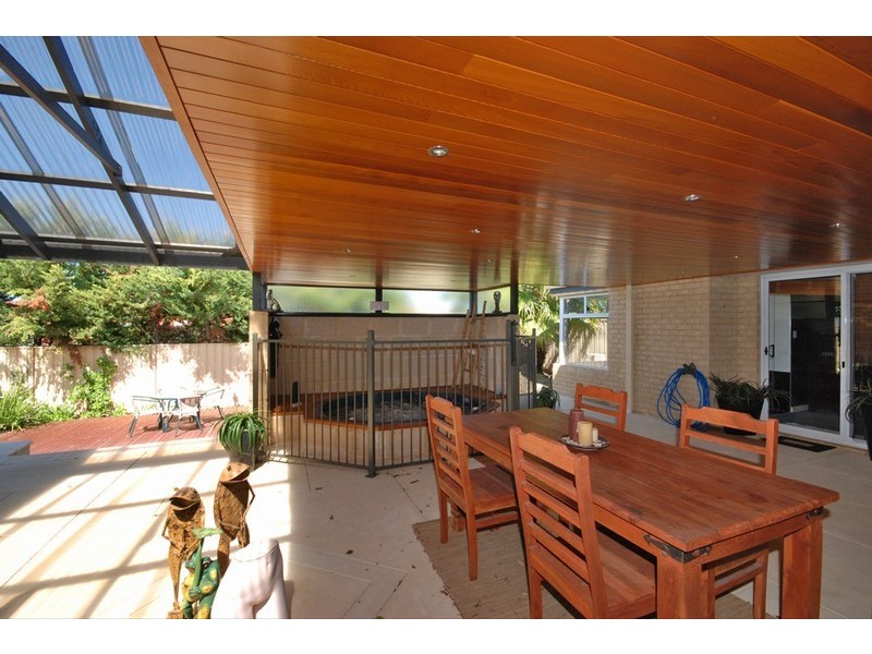 2 Pilgrim Place, Currambine WA 6028