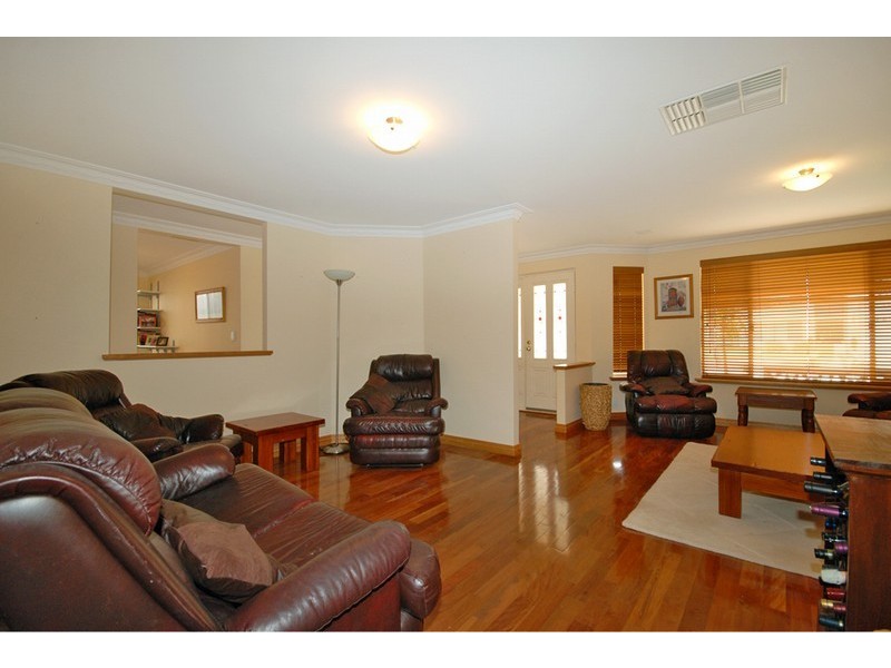 25 Santa Ana Mews, Currambine WA 6028
